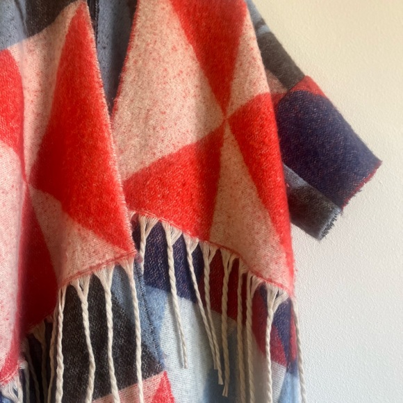 Geometric Patterned Fringe Shawl - Picture 6 of 8